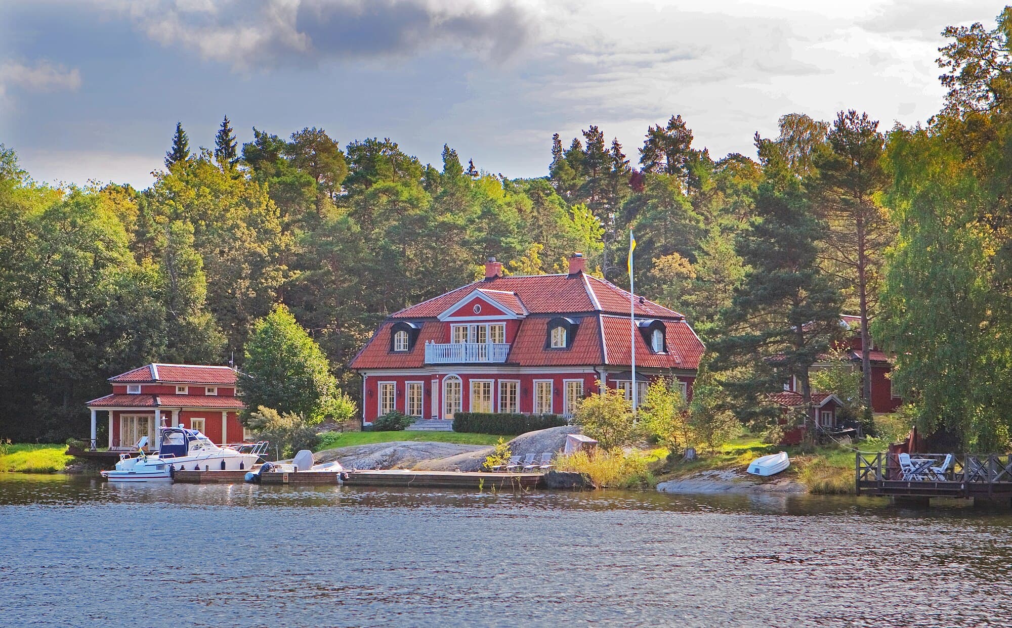 Brygga och hus i Värmdö skärgård